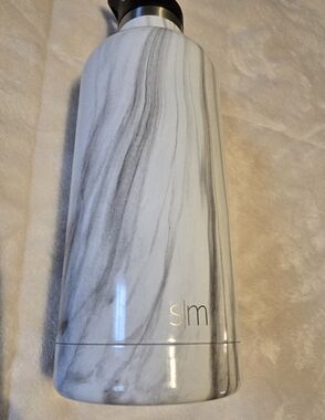 Marble-Pattern Stainless Bottle in Gray and White